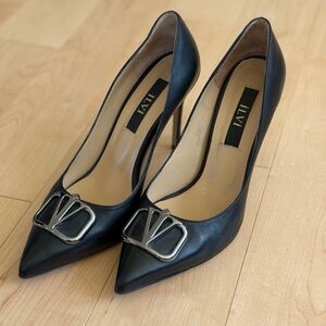 ILVI Black Leather Pointed Toe Pumps with Silver V-Logo Buckle SZ 41 (US 10)